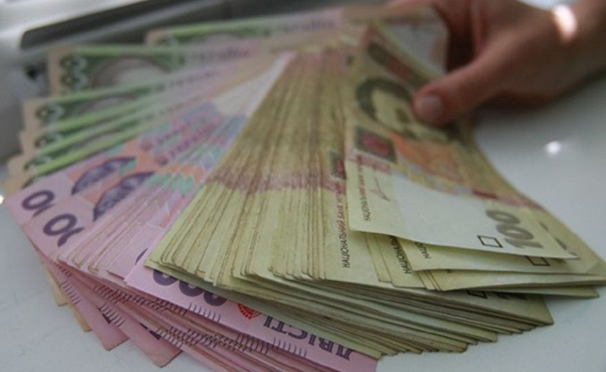 Привласнила майже 2 млн грн: у Львові підозрюють працівницю банку