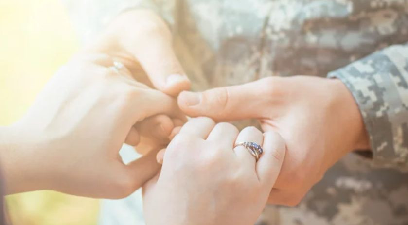 Заключение брака с военнослужащим и его расторжение в условиях военного положения: что следует знать