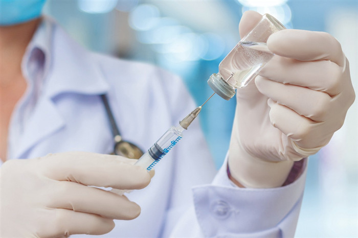 Какие прививки должны быть у украинцев после 25 лет: полный список