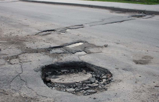 Київавтодор відповів на запит киянину, на якій із вулиць Солом’янського району глибша яма