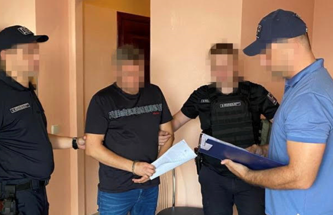 10 000 долларов за освобождение от военной службы: задержан работник военкомата