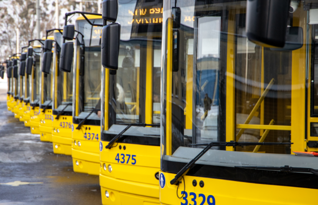 На зупинках у Києві з'явиться інформація про найближчі укриття на випадок тривог