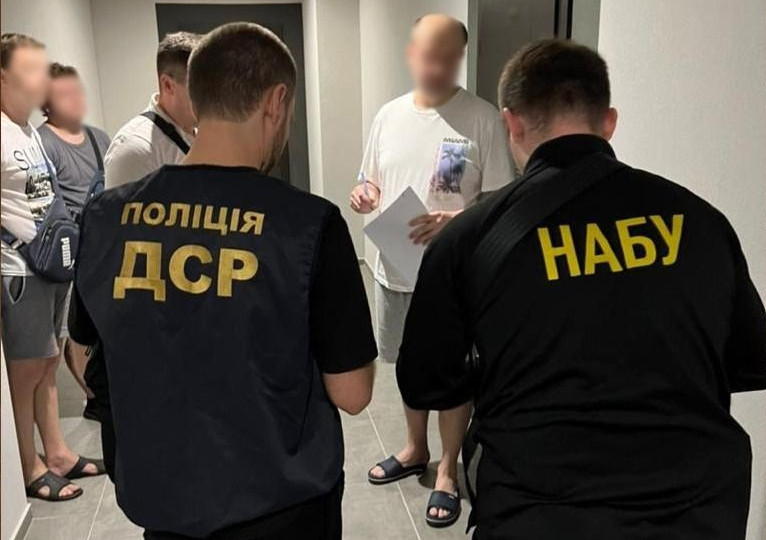 Нараховували надбавки до зарплат: посадовці порту «Южний» підозрюються у заволодінні майже 1,5 млн грн