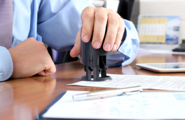 Чи має право особа, що здійснює незалежну професійну діяльність, використовувати печатку