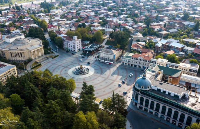 У Грузії оштрафували чоловіка, який вивісив у парку триколор