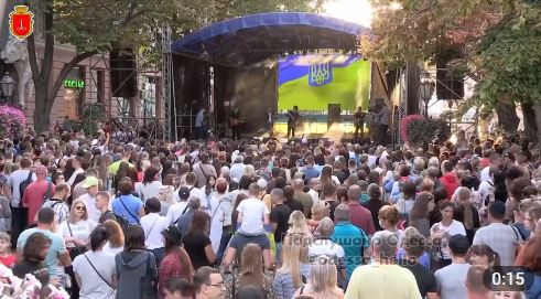В Одессе концерт по случаю дня города прервали из-за воздушной тревоги, видео
