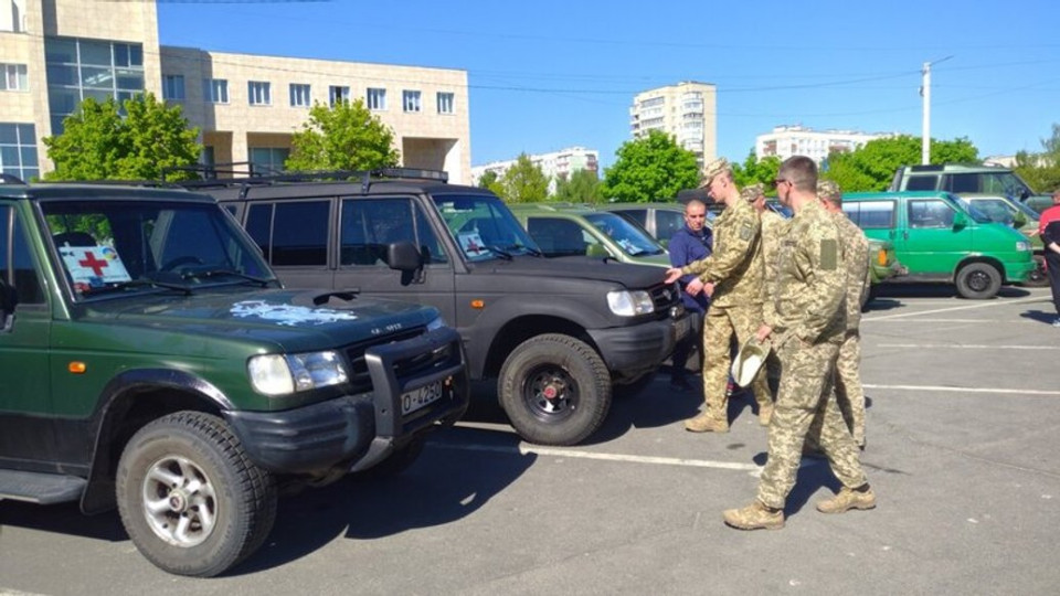 Зеленський підписав закон, яким спрощується доступ військоматів до інформації про авто, які можуть бути залучені для ЗСУ