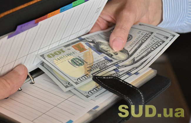 Таможенник, получивший $10 000 за перевозку через границу наличных денег, предстанет перед судом