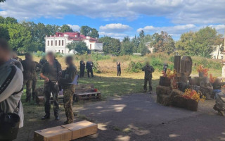 Четверо дітей постраждали через вибух на виставці зброї в Чернігові: розпочато розслідування