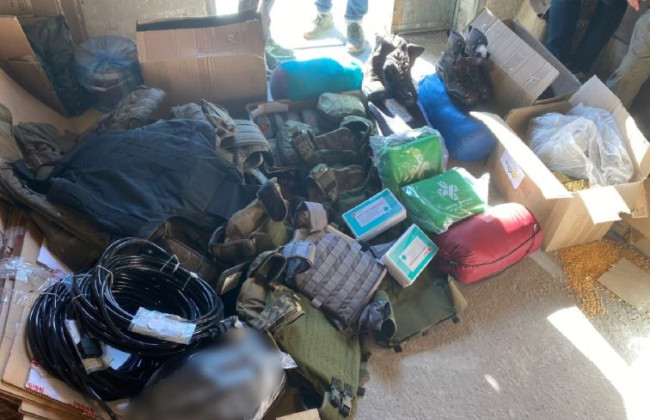 В Киеве глава благотворительного фонда продал гумпомощь для нужд ВСУ