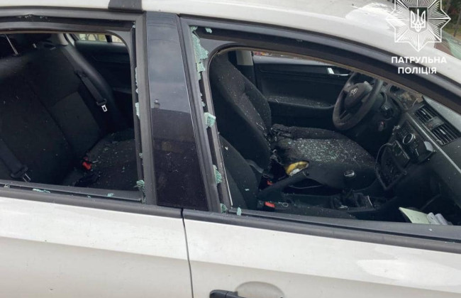 Все с первых секунд пошло как в боевике: во Львове мужчина бросил в салон полицейского авто гранату, – Белошицкий