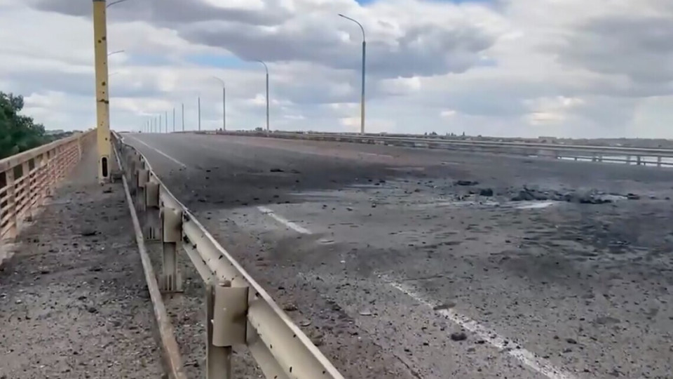 Антоновский мост снова дымит: сообщают о «хлопке» на Херсонщине, видео