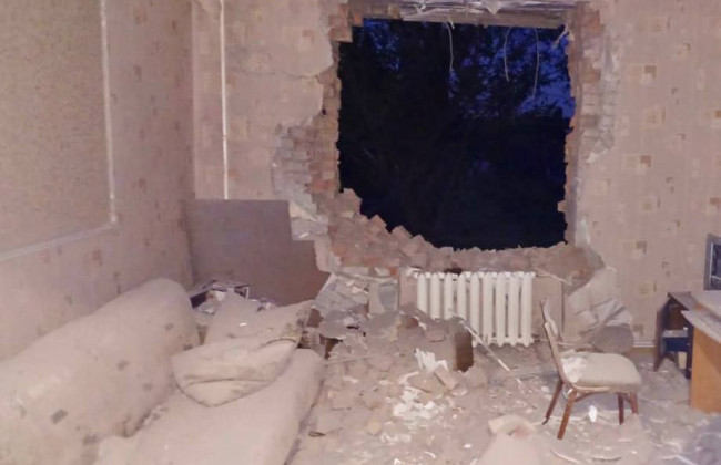 Окупанти атакували Нікополь з важкої артилерії: пошкоджено багато будівель, фото