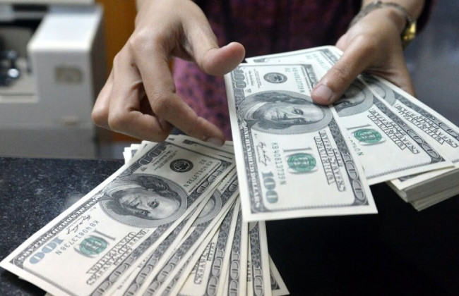 Нацбанк увеличил объем валюты, которую банки могут продавать населению