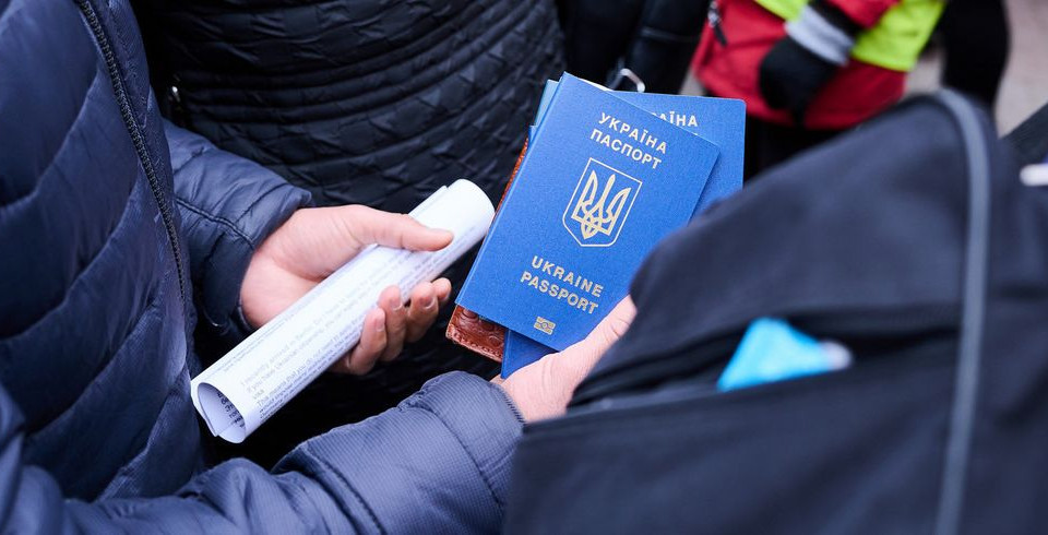 Франция меняет условия пребывания для украинских беженцев: что нужно знать