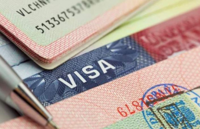 Рада закликала ЄС припинити видачу росіянам туристичних віз та відключити усі банки РФ від системи SWIFT