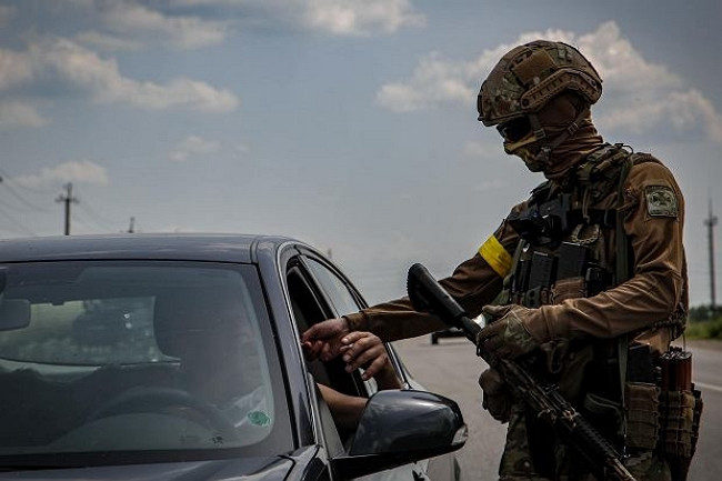 Виїзд чоловіків, які мають робочу візу країни ЄС: що для цього потрібно