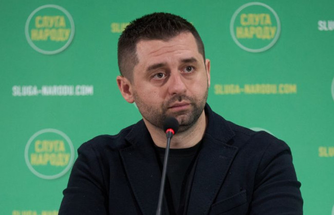 После критики G7 Арахамия зарегистрировал свой законопроект о критериях отбора директора НАБУ