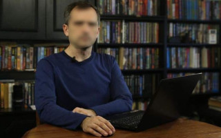 Блогер-мільйонник, який називає себе «головним спікером війни», постане перед судом