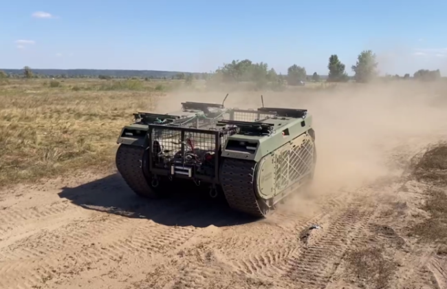 У Києві презентували робота THEMIS для перевезення солдатів та зброї, відео