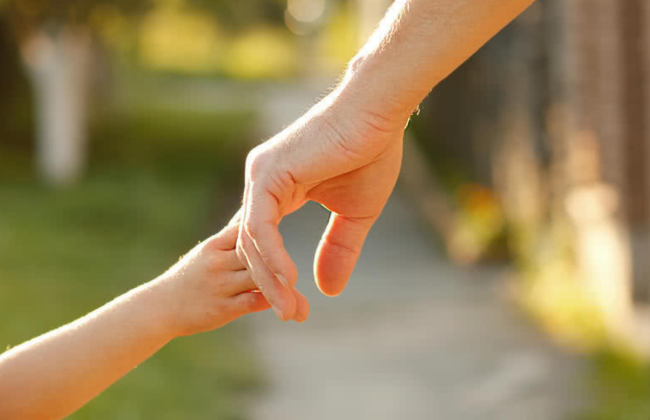 Усыновление ребенка становится проще – без очередей и бюрократии: новая услуга на портале Дія