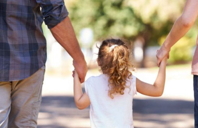 Біологічний батько не повинен сплачувати аліменти, якщо дитину всиновив інший чоловік – КЦС ВС