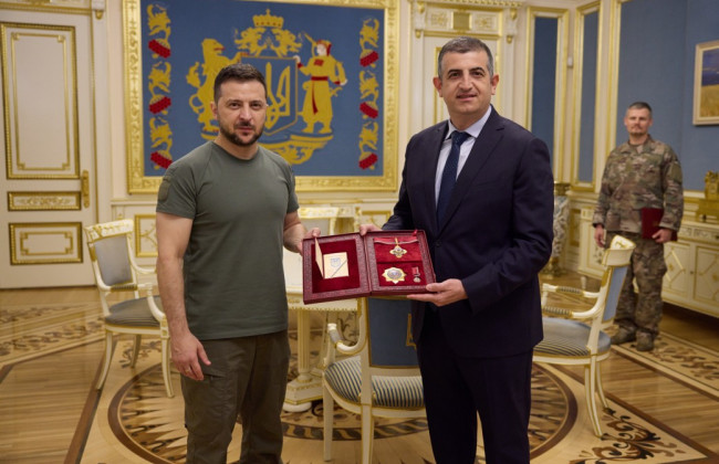 Зеленський вручив орден директору турецької компанії «BAYKAR» Халуку Байрактару