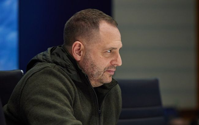 Андрій Єрмак про нові правила віз до ЄС для росіян: «росіяни, відчуваєте? Це нафталіновий сморід «совка», у який ви так хотіли потрапити»