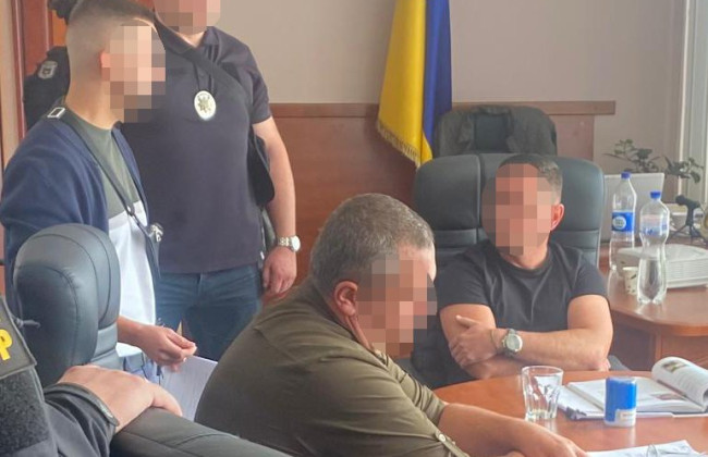 На Київщині начальника військової райадміністрації та його радника затримали на хабарі в ₴350 тисяч