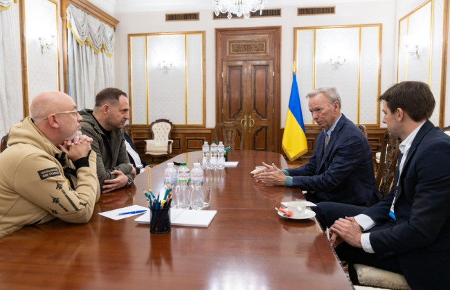 Обсудили технологические решения для ускорения деоккупации: Андрей Ермак встретился с бывшим гендиректором Google Эриком Шмидтом