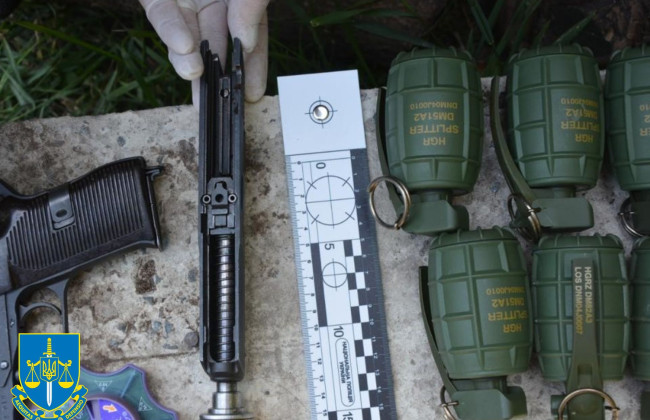 Изъяли гранаты, огнестрельное оружие и патроны: в суд направили обвинительный акт в отношении 43-летнего жителя Львовщины