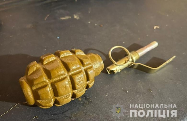 В Киеве жительница Печерского района обнаружила вблизи своего дома предмет «внешне похожий на гранату» – полиция