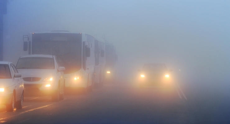 У Києві впродовж дня обіцяють туман: водіїв попереджають про видимість 200-500 м