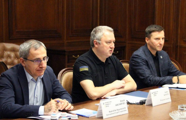 Третий посол по особым поручениям США по военным преступлениям отметил прогресс в работе украинской прокуратуры