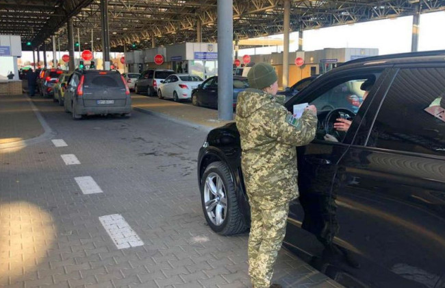 У Раді запропонували випускати чоловіків за кордон під щомісячний внесок 13 тисяч грн