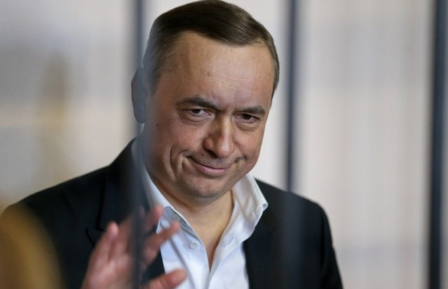 Хабар та відмивання коштів: завершено розслідування стосовно ексдепутата Мартиненка