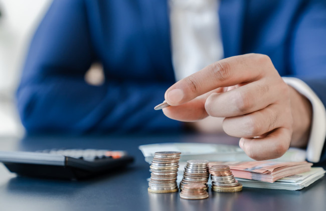 Кабмін пропонує у 2023 році більш ніж в два рази скоротити держфінансування політичних партій – проєкт бюджету