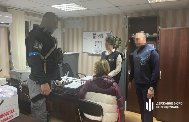 Трем женщинам в освобожденных Изюме и Купянске сообщено о подозрении по факту госизмены