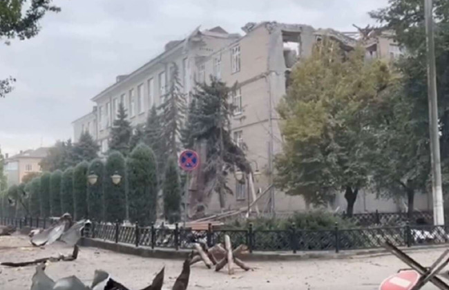 В центре Херсона возле здания апелляционного суда раздались мощные взрывы