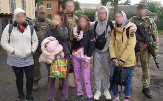 Перебували у підвалі уже 7 днів: прикордонники звільнили п’ятьох підлітків на Харківщині