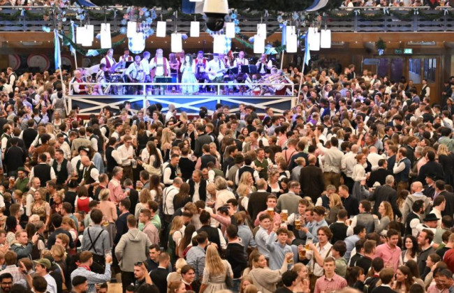 «Октоберфест» вернулся после двухлетнего «ковидного» перерыва: яркие видео