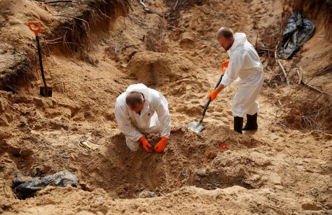 Массовое захоронение людей в Изюме: большинство тел имеют следы насильственной смерти