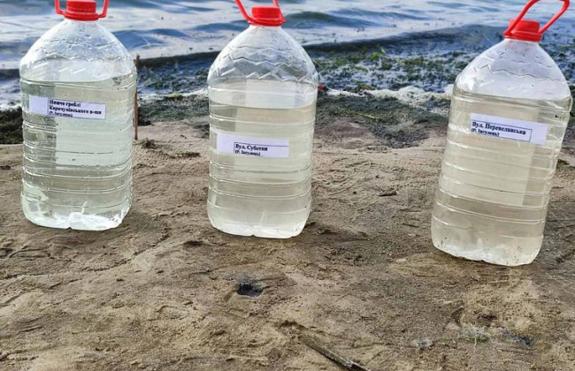 Пігмент червоного кольору на річці Інгулець: у Держекоінспекції спрогнозували, коли він зникне