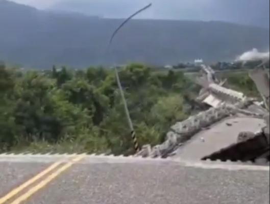Тайвань всколыхнуло мощное землетрясение: объявили угрозу цунами, видео