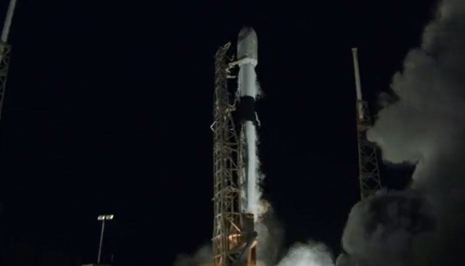SpaceX вивела до космосу додаткові супутники Starlink: ефектне відео