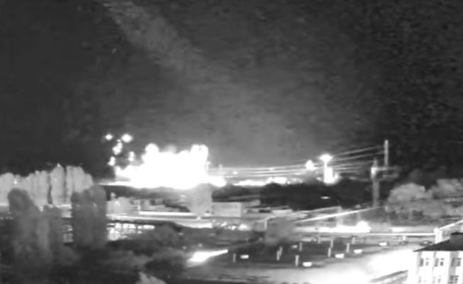 Оккупанты обстреляли Южноукраинскую АЭС: ракета упала в 300 метрах от ядерных реакторов, видео