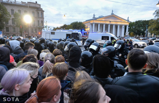«Путіна — в окопи»: у РФ протести проти мобілізації, затримано сотні людей, ФОТО і ВІДЕО