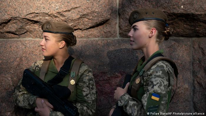 Рада підтримала законопроєкт про добровільний військовий облік для жінок