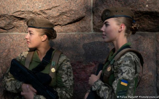 Рада поддержала законопроект о добровольном военном учете для женщин