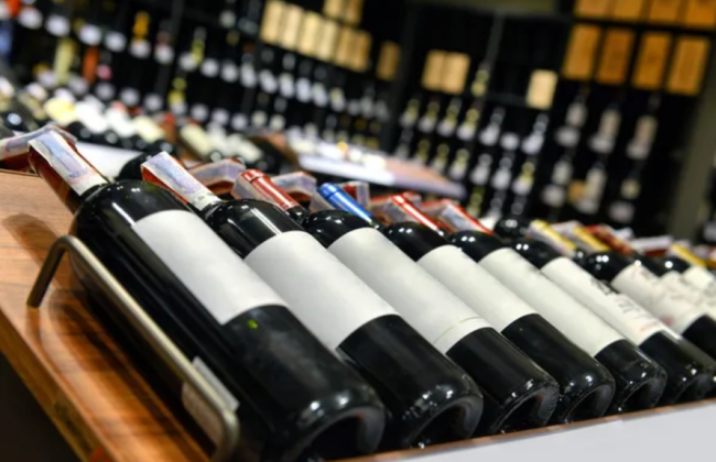 В Киеве просят запретить продажу алкогольных напитков во время военного положения